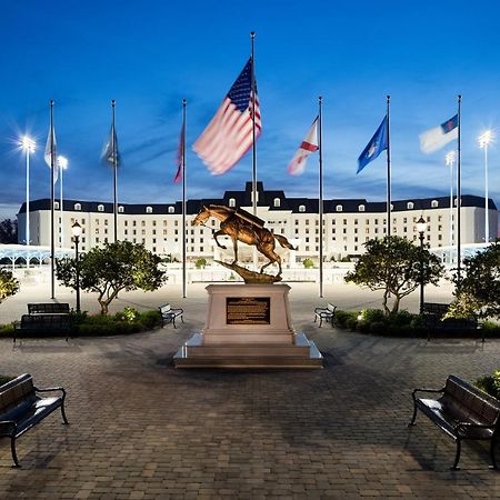 The Equestrian Hotel Окала Екстериор снимка