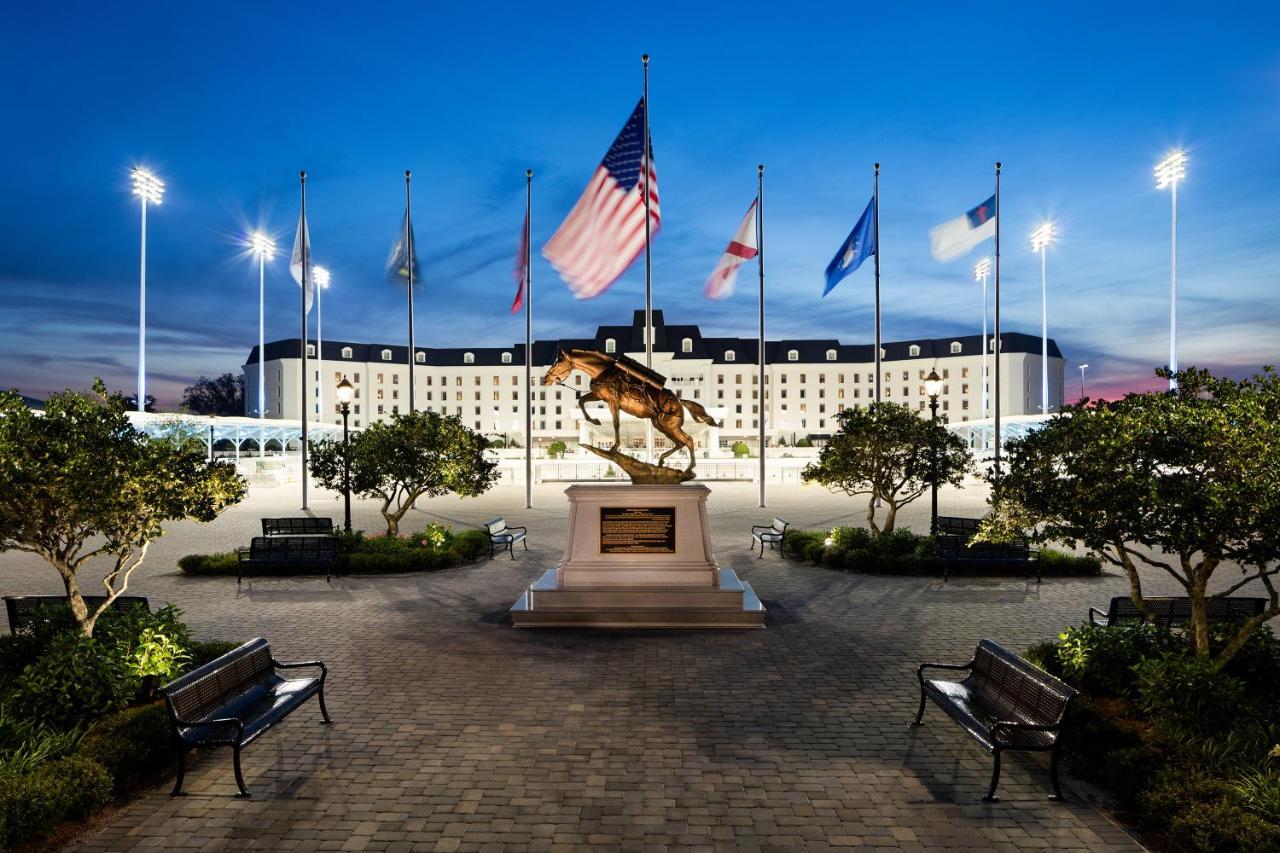 The Equestrian Hotel Окала Екстериор снимка